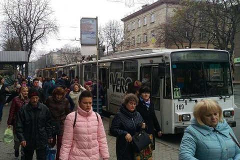 Зеленский подписал закон о существенном увеличении штрафов за отказ перевозить льготников   