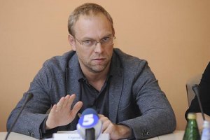 Экс-супруга Власенко ворвалась к Шустеру