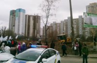 Озеро на Позняках в Киеве начали засыпать