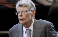 Стівен Кінг запропонував Ілону Маску задонатити плату за його “синю галочку” Фонду Притули