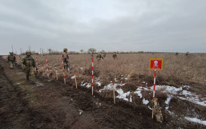 Майже триста людей загинули від російських мін, з них – чотирнадцять дітей