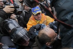 "Беркут" применил силу к журналистам