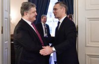 Порошенко і генсек НАТО обговорили ситуацію на Донбасі
