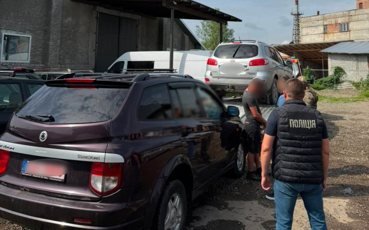 На Закарпатті підприємця підозрюють у продажі авто