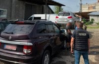 На Закарпатті підприємця підозрюють у продажі автомобілів, призначених для ЗСУ