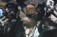 Virgin Galactic впервые запустила космоплан с пассажиром на борту