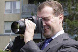 На экономической выставке в Китае покажут фотоработы Медведева