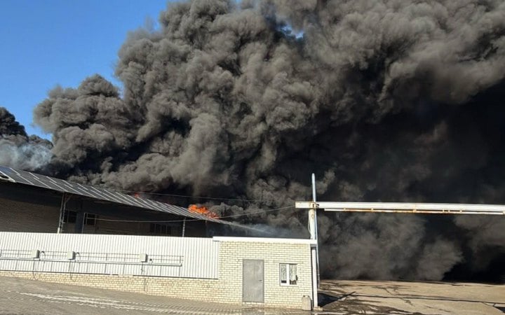 Окупанти атакували Дніпропетровщину безпілотниками, двоє людей поранені