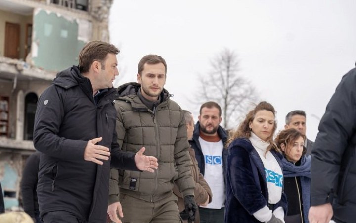 Російським ракетним атакам немає жодних виправдань, – голова ОБСЄ відвідав Бородянку