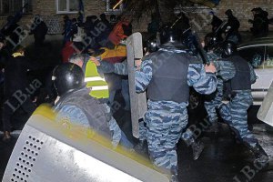 Милиция имела право применить оружие под Киево-Святошинским судом, - МВД