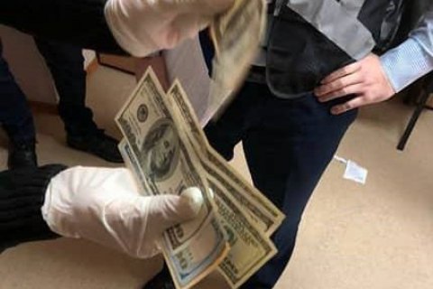 Начальник экоинспекции в Запорожской области задержан при получении $630 взятки 