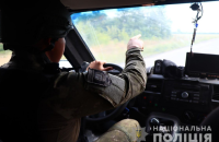 Під час евакуації людей в Авдіївці біля поліцейських розірвався снаряд