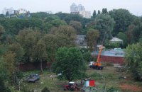 В Киеве возле зоопарка вырубили деревья, несмотря на действующий мораторий