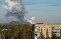 В пяти районах Донецка слышны залпы, - горсовет