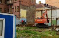 В Десятинном переулке возобновилось строительство