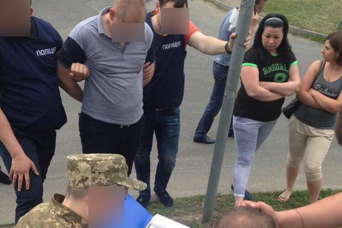 В Киевской области поймали чиновника Госгеокадастра на взятке 200 тысяч гривен