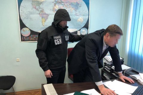 На хабарі попався співробітник Національного інституту стратегічних досліджень