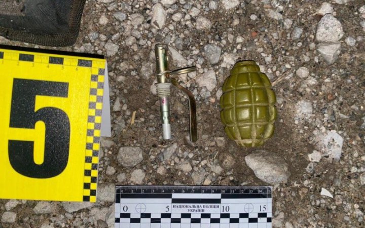 На Дніпропетровщині затримали чоловіка з гранатами та тротилом