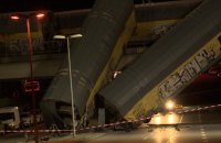 У Мюнхені з мосту впали вагони вантажних потягів, постраждала людина
