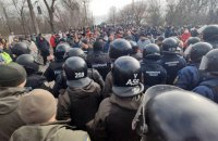Данилов: к протестам в Новых Санжарах причастны неместные "профессиональные подстрекатели"