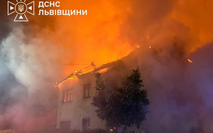 На Львівщині унаслідок падіння безпілотника загорілися три будинки (оновлено)