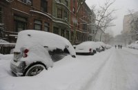​На северо-восток США обрушился снежный шторм, отменены тысячи авиарейсов