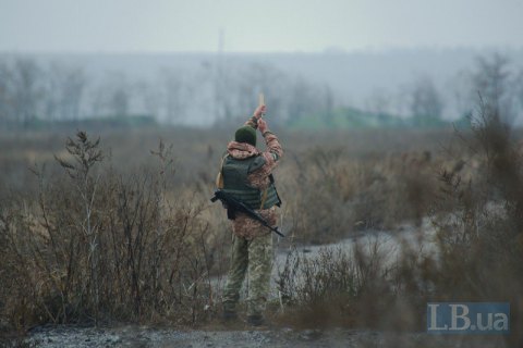 На Донбассе ранен украинский военный