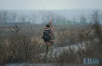 На Донбассе ранен украинский военный