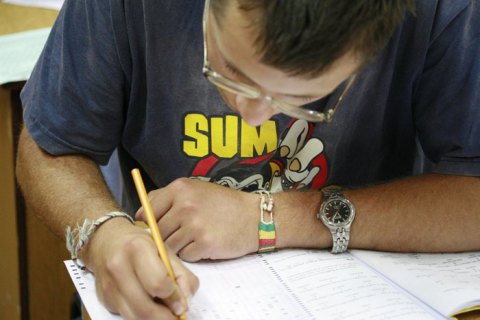 Выпускников школ хотят освободить от итоговой аттестации в 2021 году из-за коронавируса