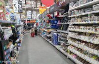 У КМДА заявили, що у столиці стало більше працюючих магазинів, СТО, перукарень