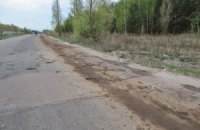 В Шостке при вывозе с предприятия рассыпали неизвестное химвещество