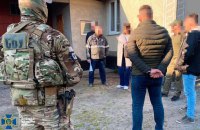 СБУ затримала у трьох областях організаторів схем нелегальної переправи людей за кордон