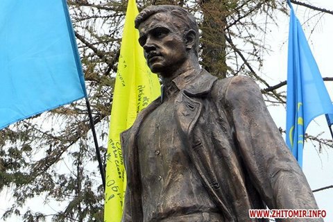В Житомире открыли первый в Украине памятник Олегу Ольжичу