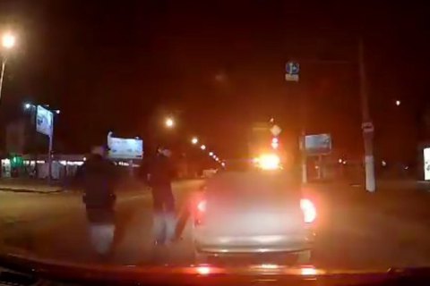 ​В Одессе охранник уволился и катался пьяным по городу на служебном авто с "мигалками"