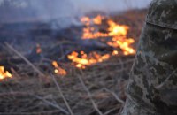 В результате обстрела боевиков под Марьинкой начался масштабный пожар