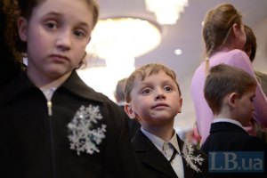 За махинации с усыновлениями чиновники отделались выговором