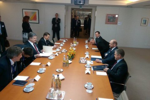 Порошенко передал Туску предложения по введению санкций из-за дела Савченко