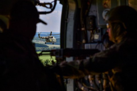 Украине следует публично отказаться от решения вопроса Донбасса военным путем, - Валерий Соловей