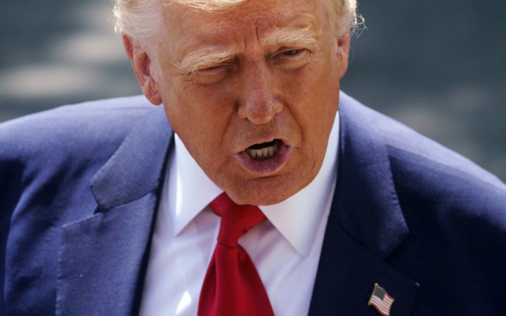Трамп заявив, що готовий за потреби сісти за стіл перемовин із Зеленським і Путіним