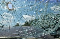 Неизвестные забросали камнями два автобуса с людьми на трассе Кривой Рог - Днепр