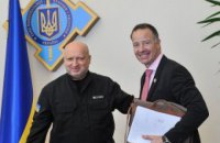 Турчинов: на Донбассе ежедневно увеличивается количество российского оружия