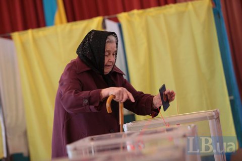 Двоє людей померли на виборчих дільницях