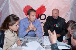 Фракция "БЮТ-Батькивщина" проводит экстренное совещание