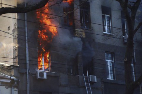 Полиция установила двоих подозреваемых в деле о пожаре в одесском колледже 