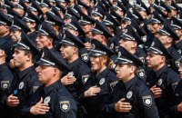 Столичный патрульный присвоил около $17 тыс. во время осмотра автомобиля