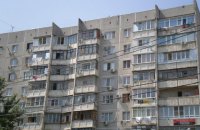 В Запорожье из-за ссоры с парнем из окна выпрыгнула 15-летняя девушка