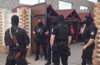 В Мукачево спецназ со стрельбой задержал наркоторговцев