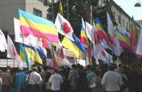 Во Львове Батькивщина гнала клонов через окна
