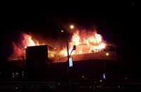 В столице Казахстана произошел сильный пожар в здании бизнес-центра Almaty Towers