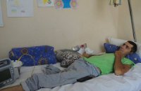 Боец "Айдара", который остался без руки и без ноги, живет в квартире, куда не влезает инвалидная коляска. Требуется помощь